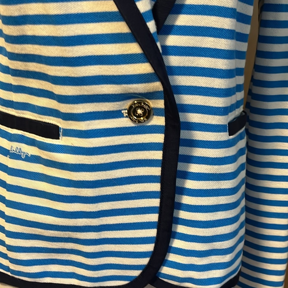 NWOT Lilly Pulitzer Malibu Blazer with Navy Trim. - Picture 3 of 6